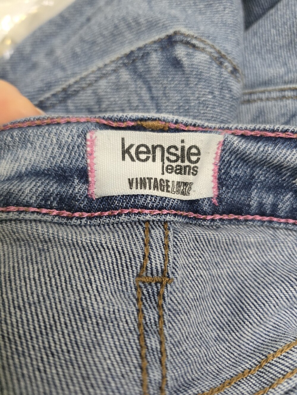 Kensie Women's Straight Leg High Rise Jeans Size 8 Light Wash Raw Hem - Picture 7 of 11